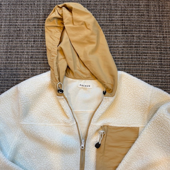 PacSun Men’s Cream and Tan Sherpa Jacket - Picture 3 of 4